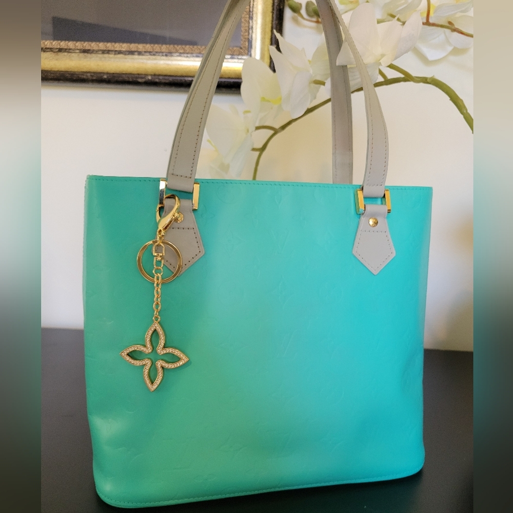 AUTHENTIC Louis Vuitton MONOGRAM Vernis Houston tote in Tiffany Blue LW1909